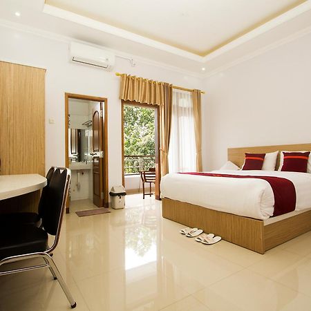 Banua Raya Homestay Jogjakarta Buitenkant foto
