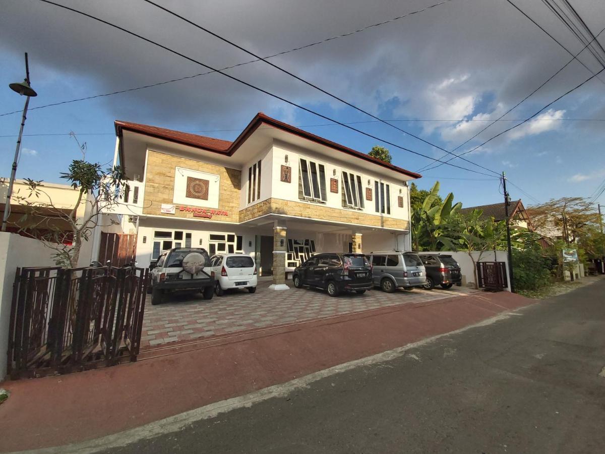Banua Raya Homestay Jogjakarta Buitenkant foto