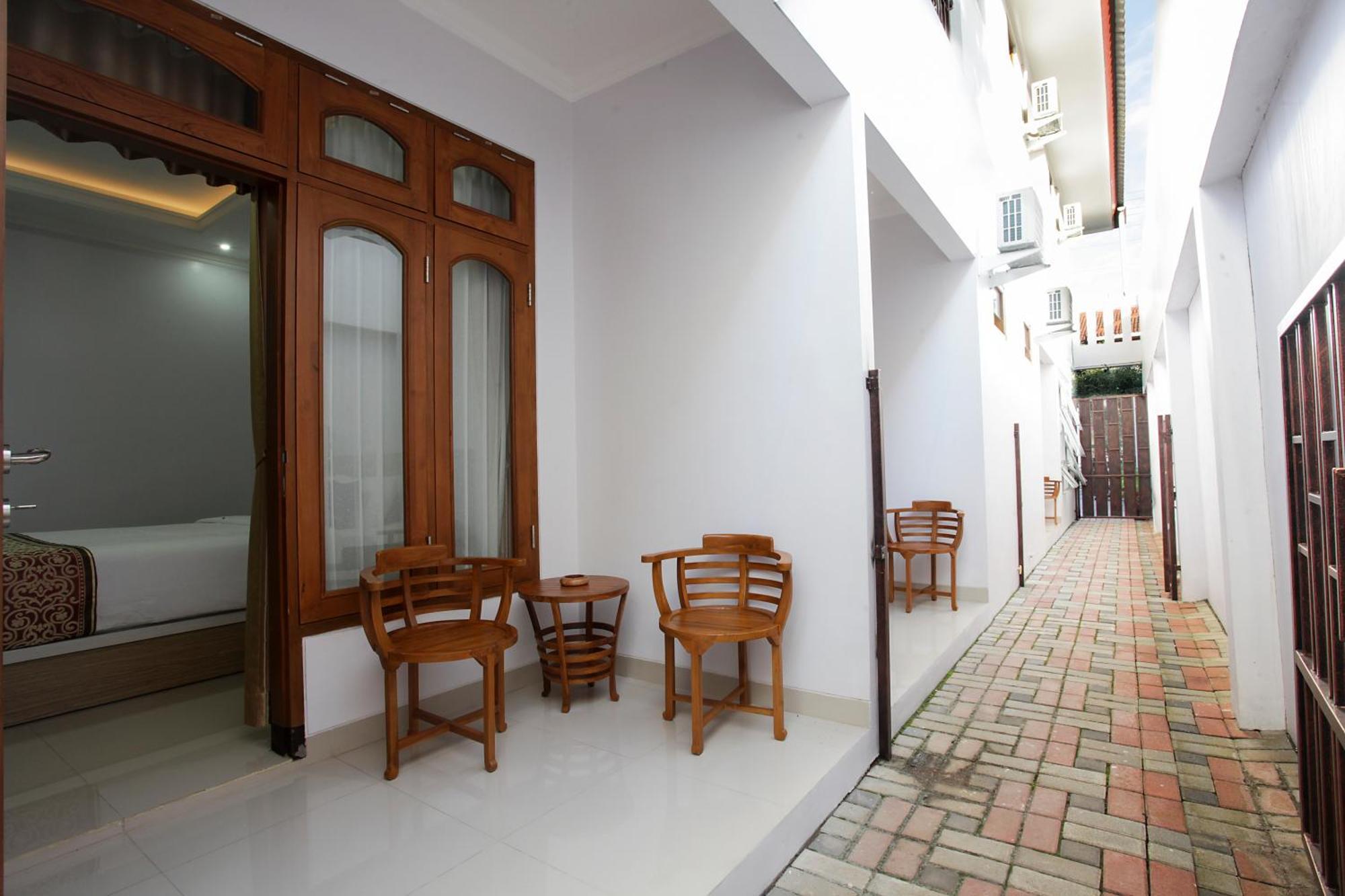 Banua Raya Homestay Jogjakarta Buitenkant foto