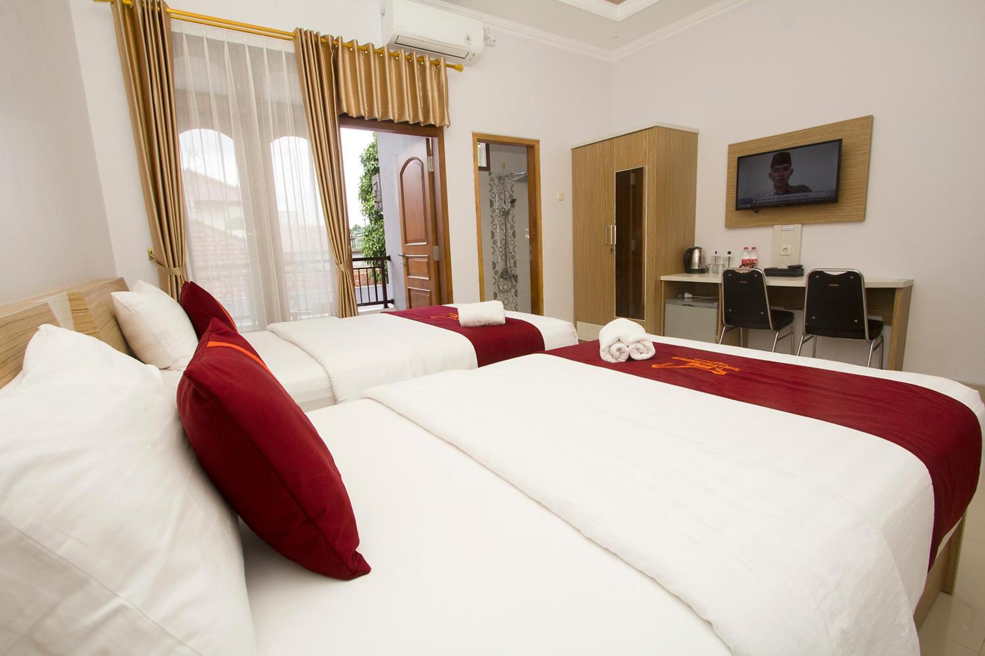 Banua Raya Homestay Jogjakarta Buitenkant foto