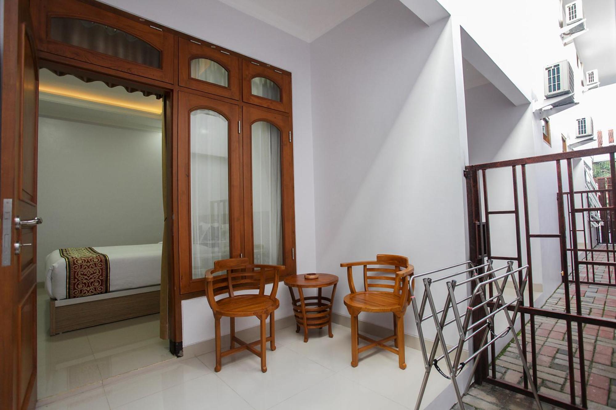 Banua Raya Homestay Jogjakarta Buitenkant foto