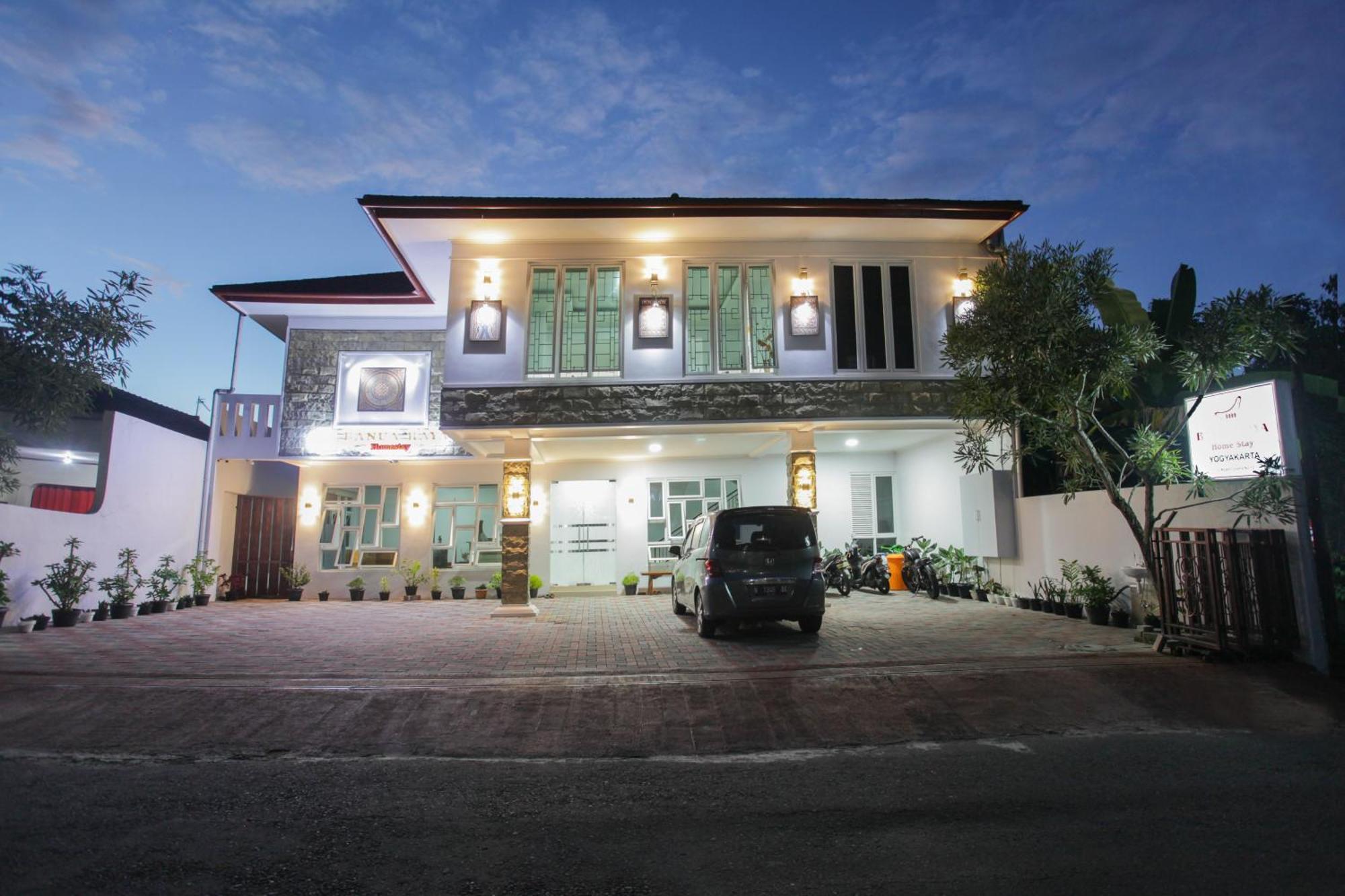 Banua Raya Homestay Jogjakarta Buitenkant foto