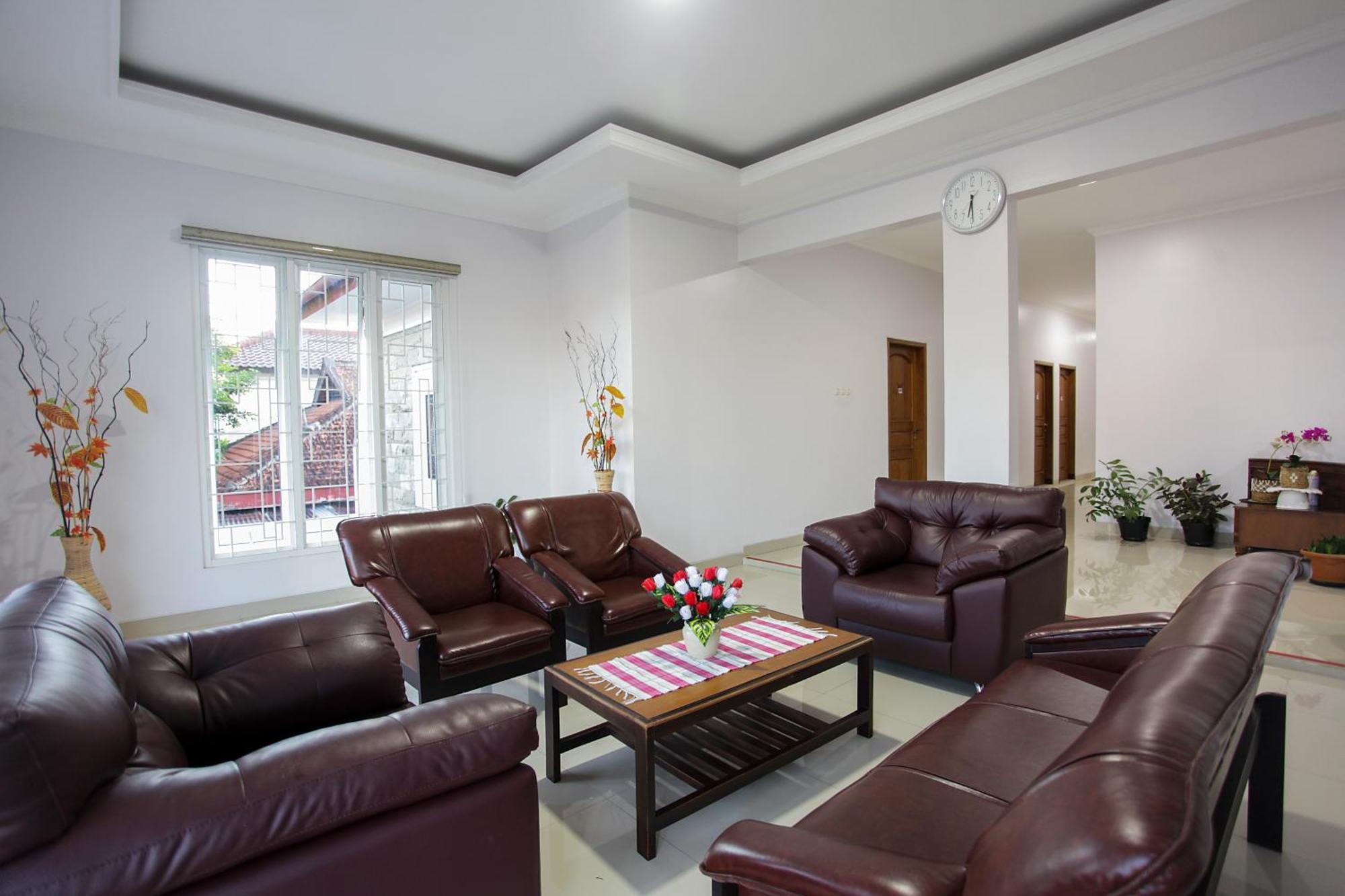 Banua Raya Homestay Jogjakarta Buitenkant foto